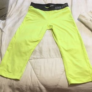 Nike Pro Women’s Crop Workout Leggings